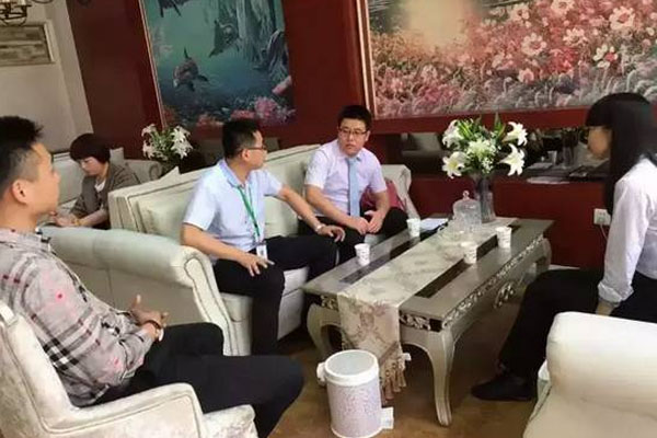 中國(guó)硅藻泥材料協(xié)會(huì)參觀走訪(fǎng)蒙太奇硅藻泥涂裝藝術(shù)體驗(yàn)館